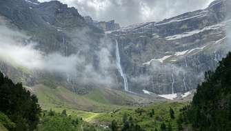 Wandelen langs het parcours van de Tour de France.