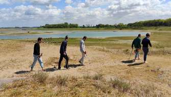 Wandelaars van Proper Strand Lopers (zonder afval)