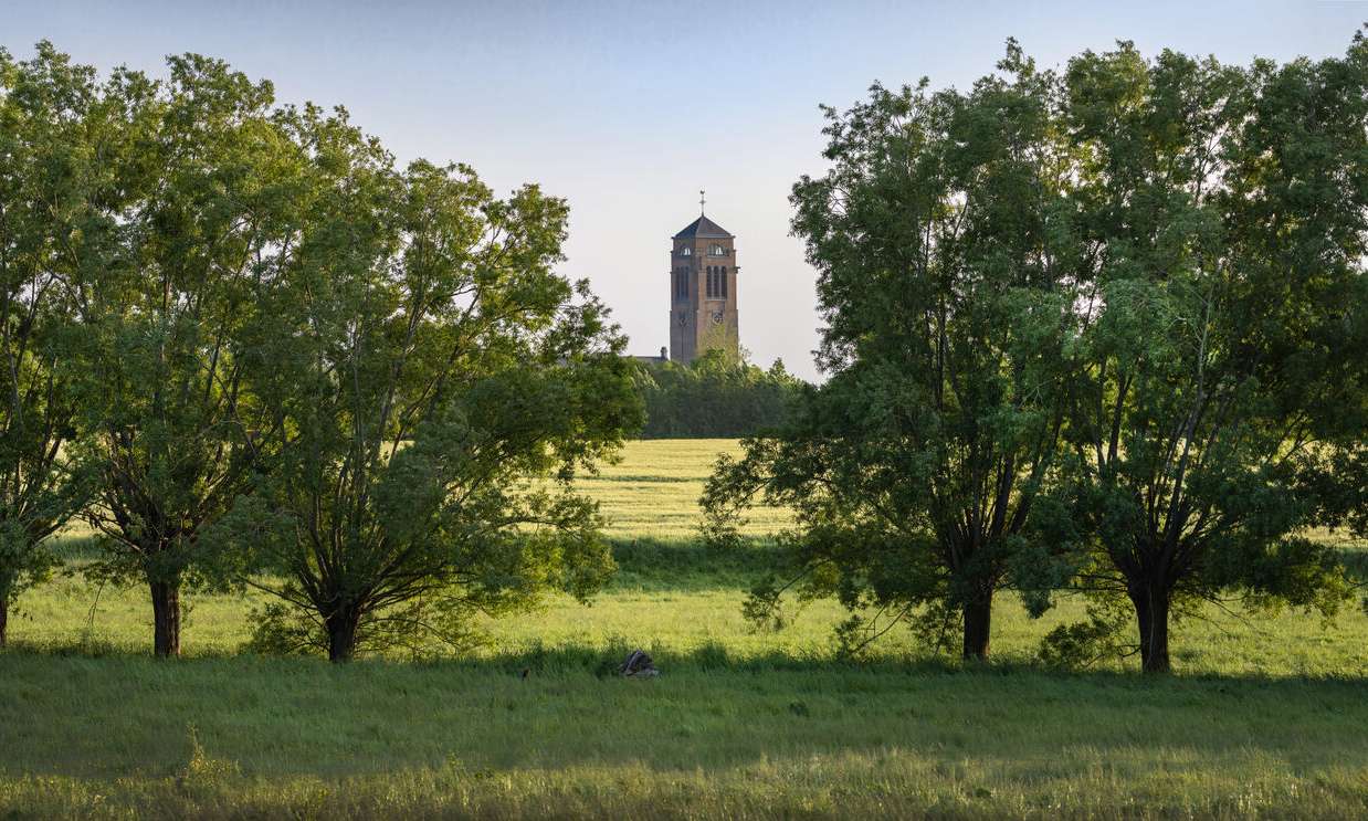 Panorama uitzicht over Zonnebeke en haar kerk