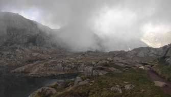 Wandelen naar het Lago Nero in Trentino.