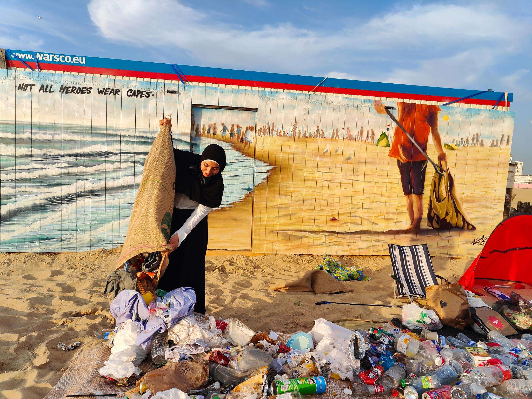 Berg afval van Proper Strand Lopers