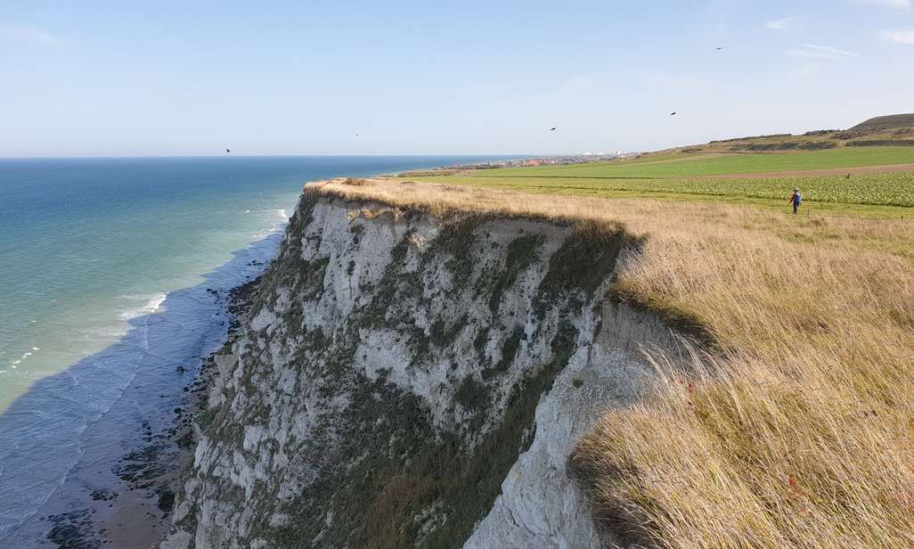 Foto van Nele op de krijtrotsen van Cap Blanc-Nez