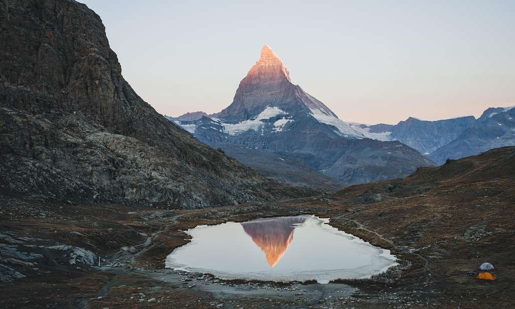 Wandelen rond de Matterhorn in Zwitserland.