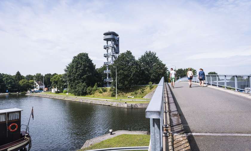 Wandelen langs de Sas4-Toren van Dessel.