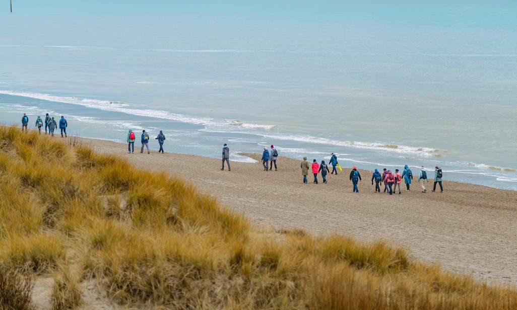 Wandelen tijdens de Flanders Trail van De Panne trailt.