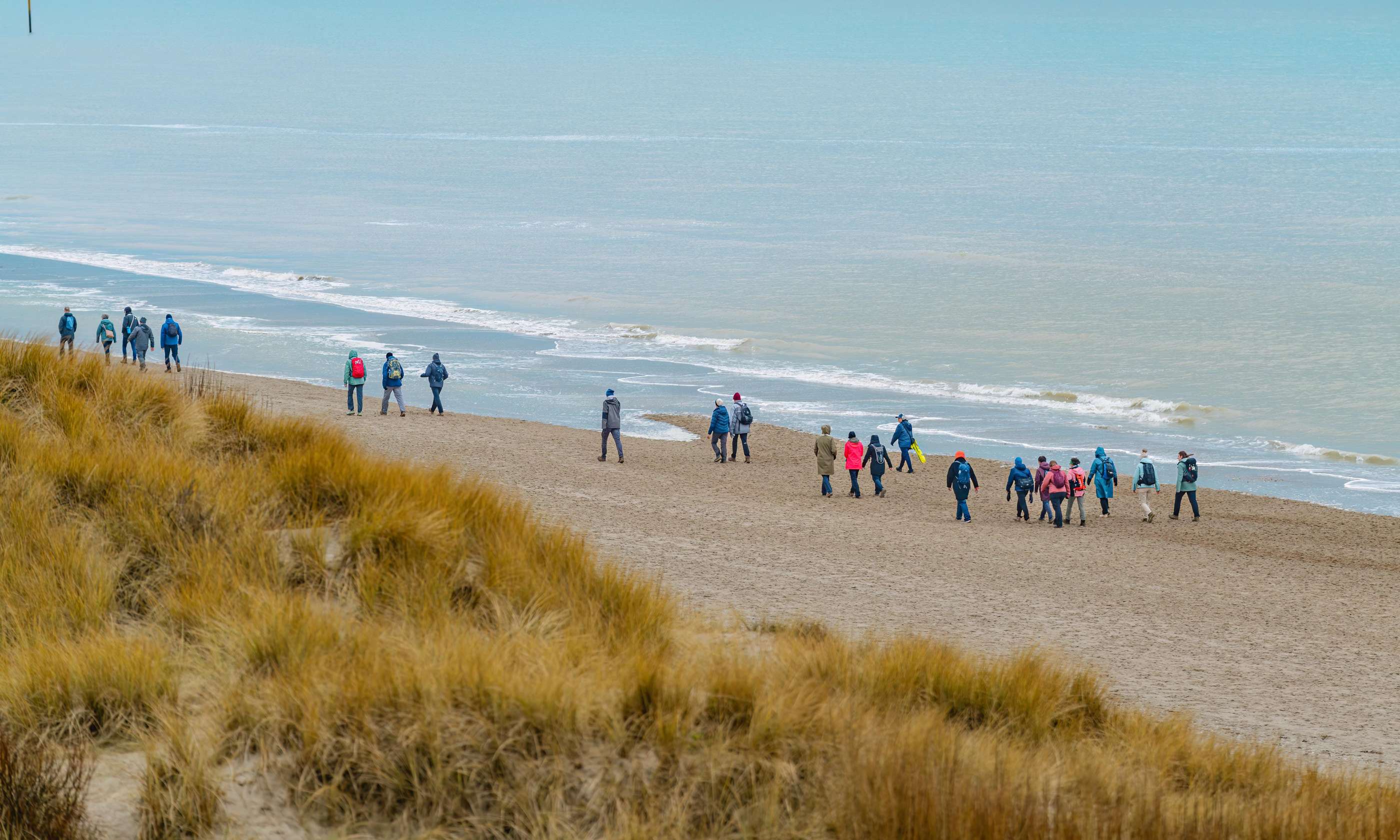 Wandelen tijdens de Flanders Trail van De Panne trailt.