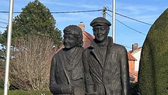 Standbeeld van Henriette Hanotte op de wandeling.